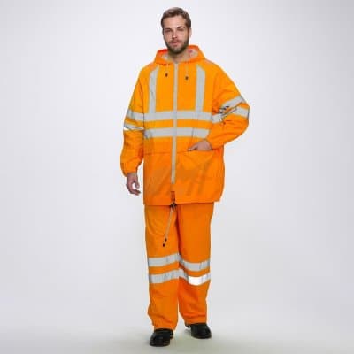 купить влагозащитный костюм повышенной видимости, состоит из куртки и брюк в Махачкале